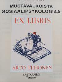 Mustavalkoista sosiaalipsykologiaa