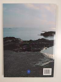 The Isle of Iona : Sacred, Spectacular, Living : a Tribute in Photographs, Paintings, Drawings, Maps and Words