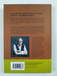Automiesten kylä : pienoisromaani