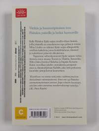 Ihmisiä Iijoen törmällä
