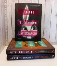 Jäniskerroin trilogia: Jäniskerroin, Hirvikaava, Majavateoria