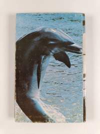 Flipper : Mustan kuunarin arvoitus : Kertomus tunnetusta televisiosarjasta