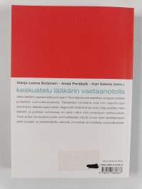 Keskustelu lääkärin vastaanotolla