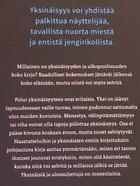 Yksinäisyyden monet kasvot. ( Sosiaaliset suhteet, ulkopuolisuus, resilienssi, sosiaalinen käyttäytyminen )