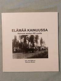 Elämää Kainuussa : Kainuun asutus 450 vuotta [ Viisi artikkelia Kainuun asutuksen vaiheista, mm. Alpo Räisänen: Paikannimet kertovat ]