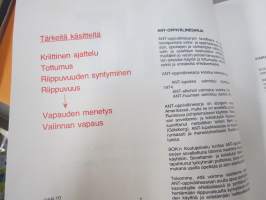 ANT Tupakka - SOK Koulupalvelu oppivälinesarja tupakoinnin vastaiseen kampanjaan 1973 -erikoiset havaintovälineet ja selostukset mm. hyönteisten  lamauttamisesta...