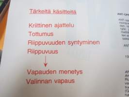 ANT Tupakka - SOK Koulupalvelu oppivälinesarja tupakoinnin vastaiseen kampanjaan 1973 -erikoiset havaintovälineet ja selostukset mm. hyönteisten  lamauttamisesta...