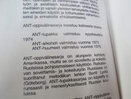 ANT Tupakka - SOK Koulupalvelu oppivälinesarja tupakoinnin vastaiseen kampanjaan 1973 -erikoiset havaintovälineet ja selostukset mm. hyönteisten  lamauttamisesta...