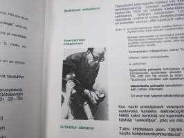 ANT Tupakka - SOK Koulupalvelu oppivälinesarja tupakoinnin vastaiseen kampanjaan 1973 -erikoiset havaintovälineet ja selostukset mm. hyönteisten  lamauttamisesta...