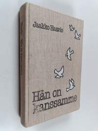 Hän on kanssamme : hartauskirja vuoden joka päivälle