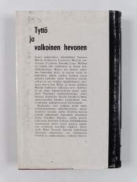 Tyttö ja valkoinen hevonen