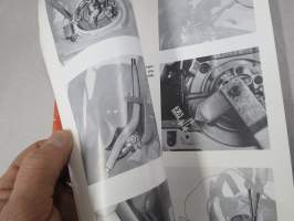 Husqvarna 140 S moottorisaha korjaamokäsikirja