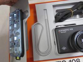 Agfamatic 108 Sensor (Colorstar Parator) -kasettikamera alkuperäisessä pakkauksessaan, mukana käyttöohjeet