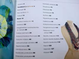 Hurmaavat kangaskorut - 25 korua silkistä, nauhoista, napeista ja helmistä