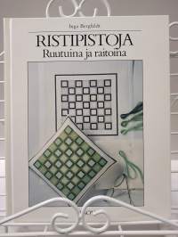 Ristipistoja ruutuina ja raitoina