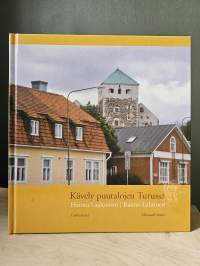 Kävely puutalojen Turussa
