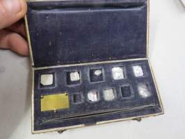 Punnuksia - grammat, wanha, 1800-luvun lopun rasia, jossa grammoja tai gramman osia