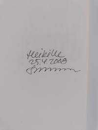Valta istuu sohvalla (signeerattu)