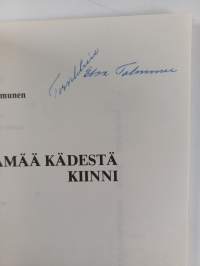 Elämää kädestä kiinni (signeerattu)