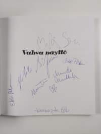 Vahva näyttö (signeerattu)
