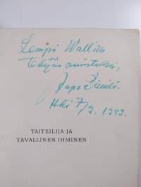 Taiteilija ja tavallinen ihminen : rajankäyntiä taiteilijakutsumuksesta : kulttuurikriisin tarkkailua taiteessa (signeerattu, tekijän omiste)
