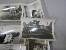 Autonaisia Amerikassa -valokuvasarja autoista ja henkilöistä 16 kpl, 1940-lukua