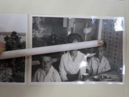 Juhannusmatka Korpposeen 1963 / Partioleiri 1963 -valokuvasarjat albumilehdillä