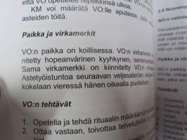 Mestarimuurarin kirja - Suurloosin ohjekirja 2013, vapaamuurareitten järjestön teoreettiset ja käytännön ohjeet, omaisuus, menettelytavat, protokolla, rituaalit ym.