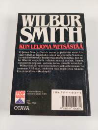 Kun leijona metsästää