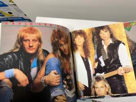 Maailman upein Hevialbumi Mega Star 1986. Sisältää 18 mahtavaa megajulistetta.