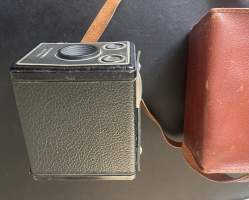 Kodak Brownie SIX-20 Model C - Kamera + Nahkakotelo