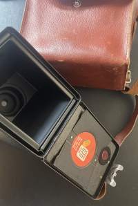 Kodak Brownie SIX-20 Model C - Kamera + Nahkakotelo