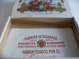 La Tarragona  tyhjä sikarilaatikko puuta 15x23x3 cm  tuotepakkaus