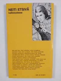 Neiti Etsivä kallioluolassa