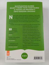 Tyttö ja nauhuri (signeerattu)