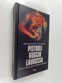 Pistooli Guccin laukussa