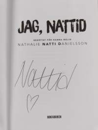 Jag, Nattid : Om livet, kärleken, mobbningen och kändisskapet (signeerattu)