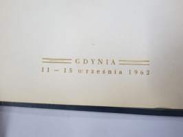 Dowodca marynarki wojennej Finlandii pan. Kontradmiral Oiva Koivisto...Gdynia 1962 fregata &quot;Matti Kurki&quot;...komandora por. Mats Vikberg.-laivastovierailun muistoksi