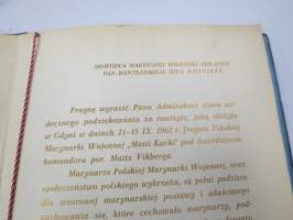Dowodca marynarki wojennej Finlandii pan. Kontradmiral Oiva Koivisto...Gdynia 1962 fregata &quot;Matti Kurki&quot;...komandora por. Mats Vikberg.-laivastovierailun muistoksi