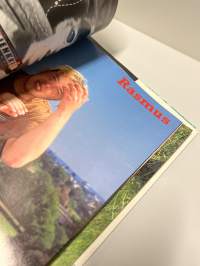 Suosikki 1996. no. 11  Sisältää julisteen.