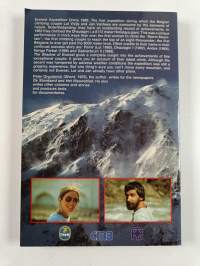 The shadow of Everest : with Lut Vivijs and Jan Vanhees to the roof of the world