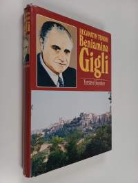 Recanatin tenori Beniamino Gigli (signeerattu, tekijän omiste)