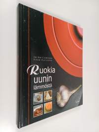 Ruokia uunin lämmöstä