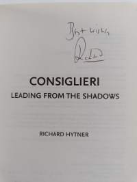 Consiglieri - Leading from the Shadows (signeerattu)