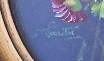 Ovaali signeerattu  kukkamaalaus kehystetty 30x25 cm