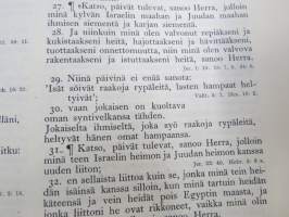 Perheraamattu (Perhe-Raamattu), kuvittanut Gustave Doré (208 kpl kuvituksia), painettu 1951, omiste- ja perhenimi -merkinnät