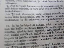 Perheraamattu (Perhe-Raamattu), kuvittanut Gustave Doré (208 kpl kuvituksia), painettu 1951, omiste- ja perhenimi -merkinnät