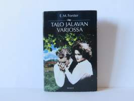 Talo jalavan varjossa