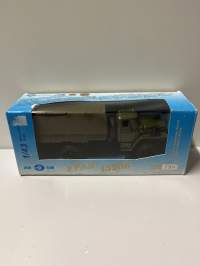 Neuvostoajan metalliauto 1/43 mitoissa. Edelleen alkuperäispakkauksessa.