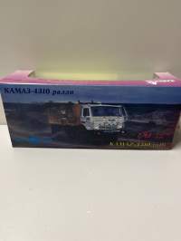Neuvostoajan metalliauto 1/43 mitoissa. Edelleen alkuperäispakkauksessa.